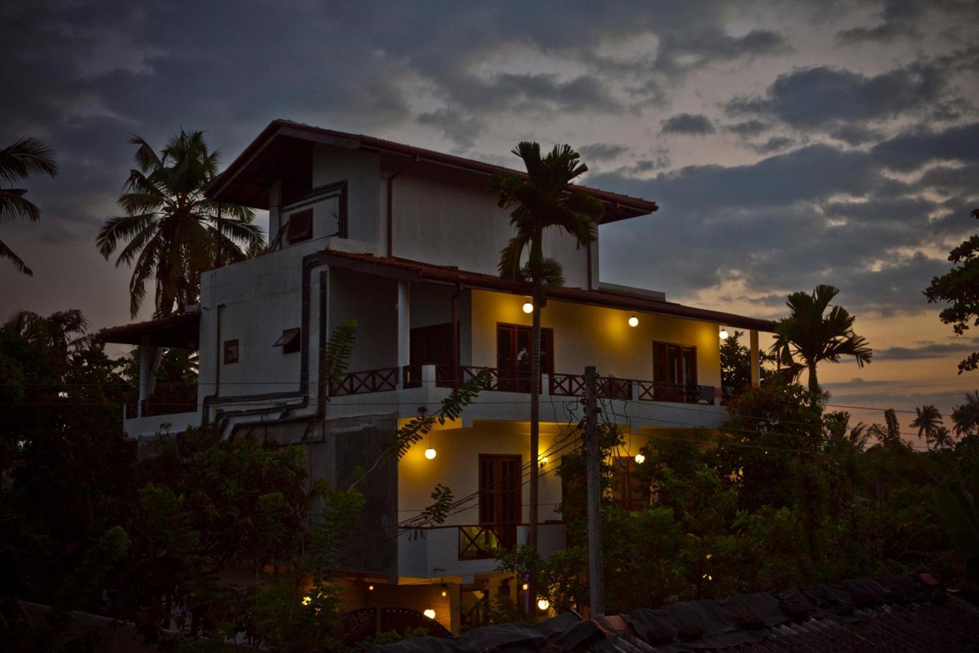 Dorian Guest House And Restaurant Weligama Buitenkant foto