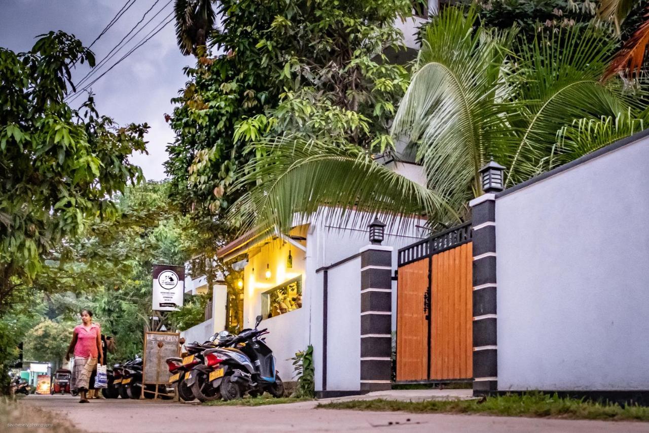 Dorian Guest House And Restaurant Weligama Buitenkant foto