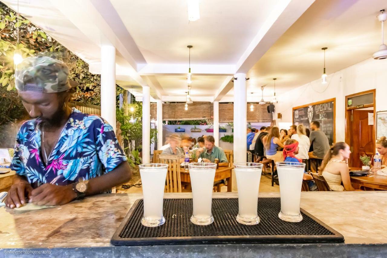 Dorian Guest House And Restaurant Weligama Buitenkant foto